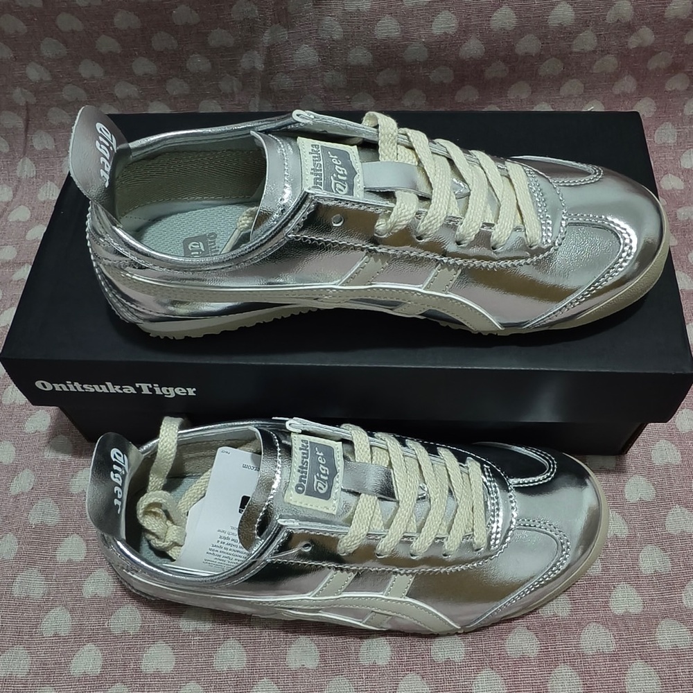 Onitsuka Tiger Metallic Silver & Cream Kids Sneakers - Picture 1 of 13
